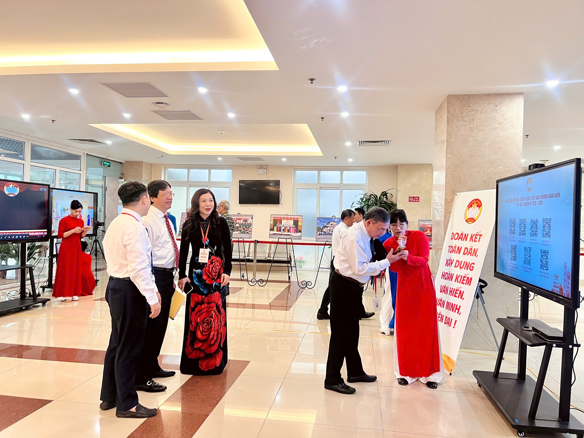 Dấu ấn chuyển đổi số tại Đại hội đại biểu MTTQ phường Hoàn Kiếm lần thứ Nhất, nhiệm kỳ 2025-2030.