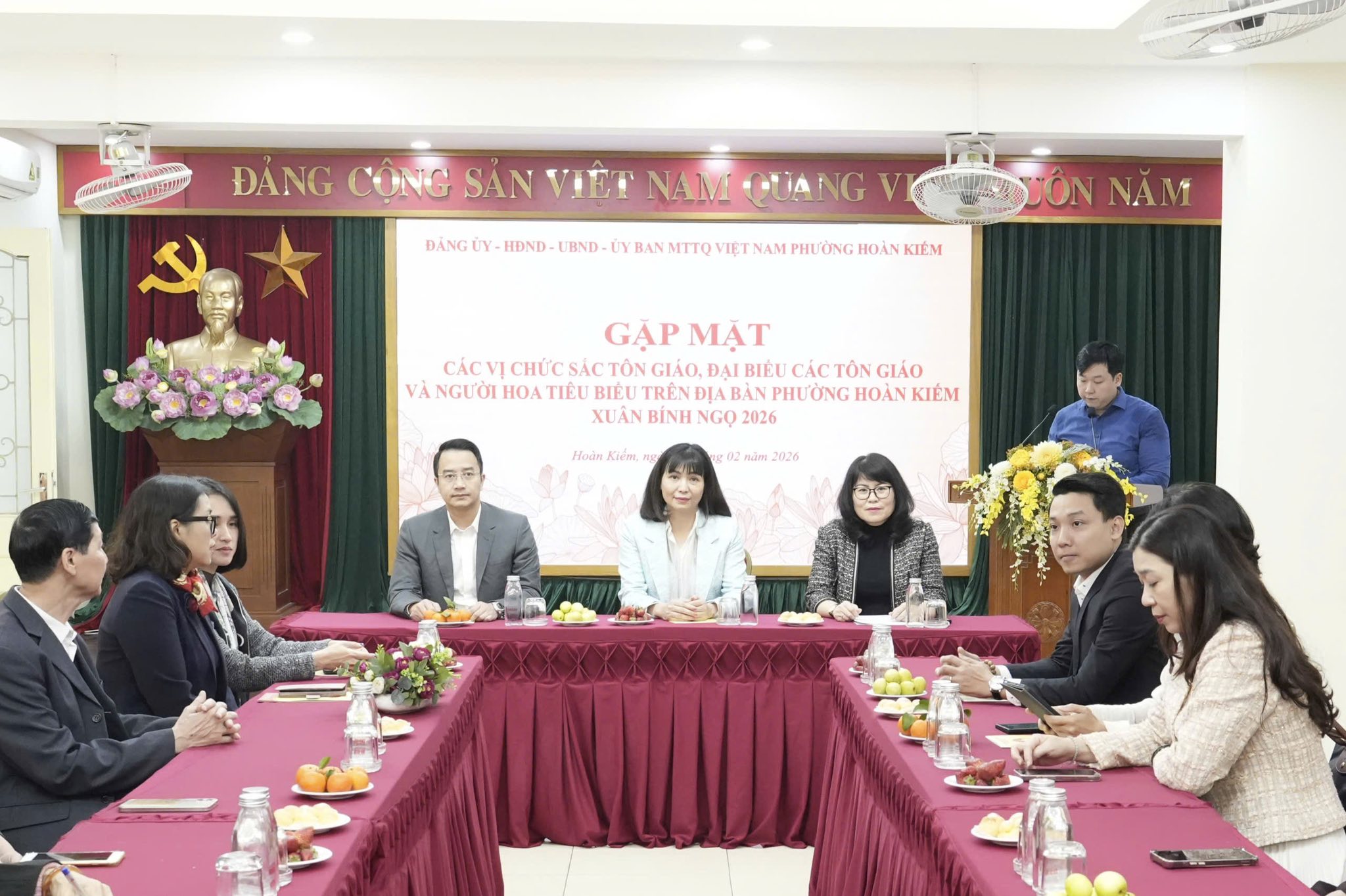 PHƯỜNG HOÀN KIẾM TỔ CHỨC GẶP MẶT CÁC CHỨC SẮC TÔN GIÁO, ĐẠI BIỂU CÁC TÔN GIÁO VÀ NGƯỜI HOA TIÊU BIỂU NHÂN DỊP XUÂN BÍNH NGỌ 2026