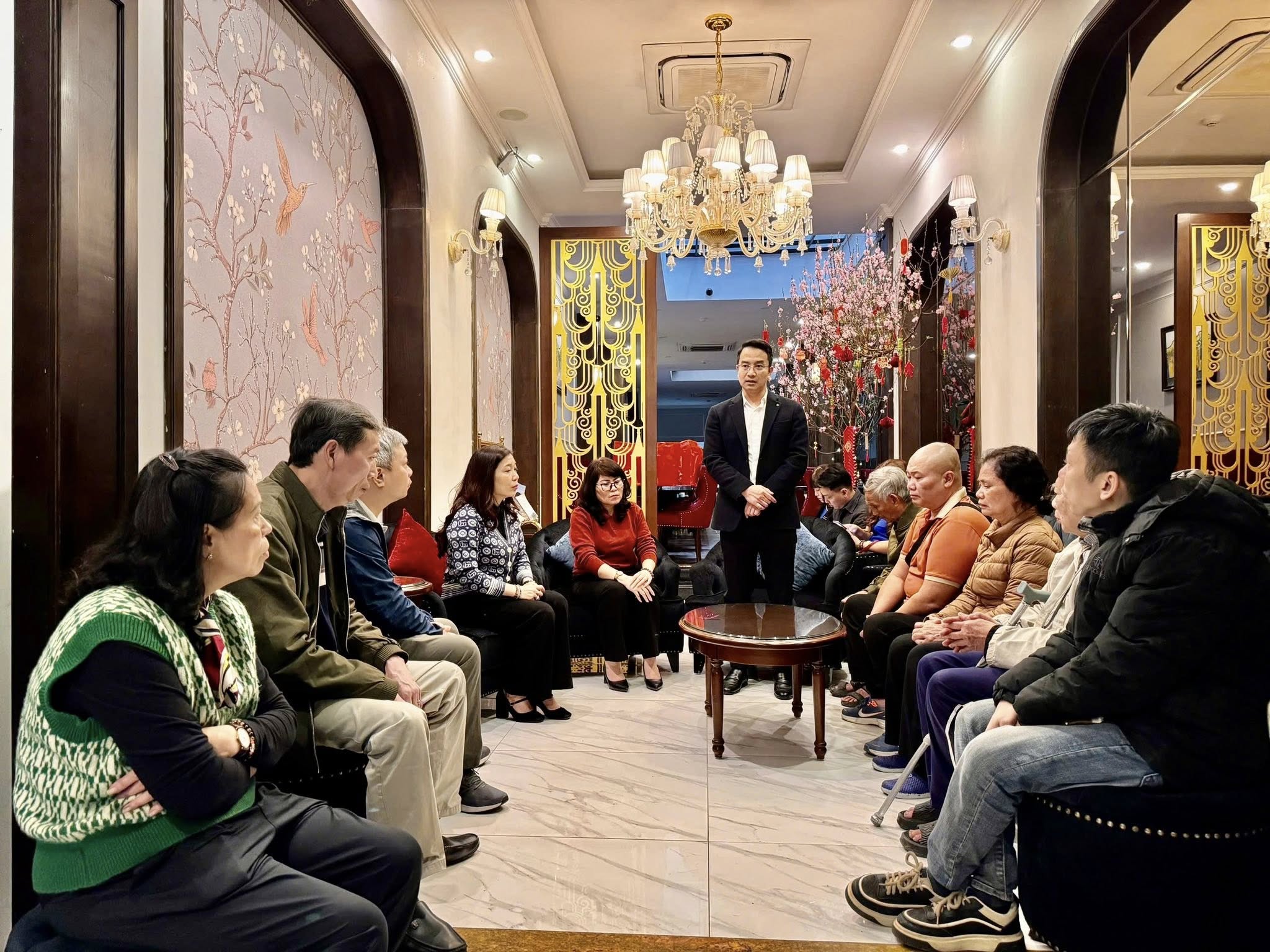 ĐẢNG ỦY – HĐND – UBND – ỦY BAN MTTQ VIỆT NAM PHƯỜNG HOÀN KIẾM THĂM HỎI CÁC GIA ĐÌNH TRONG VỤ CHÁY NHÀ TẠI SỐ 19 VÀ 21 PHỐ LƯƠNG VĂN CAN