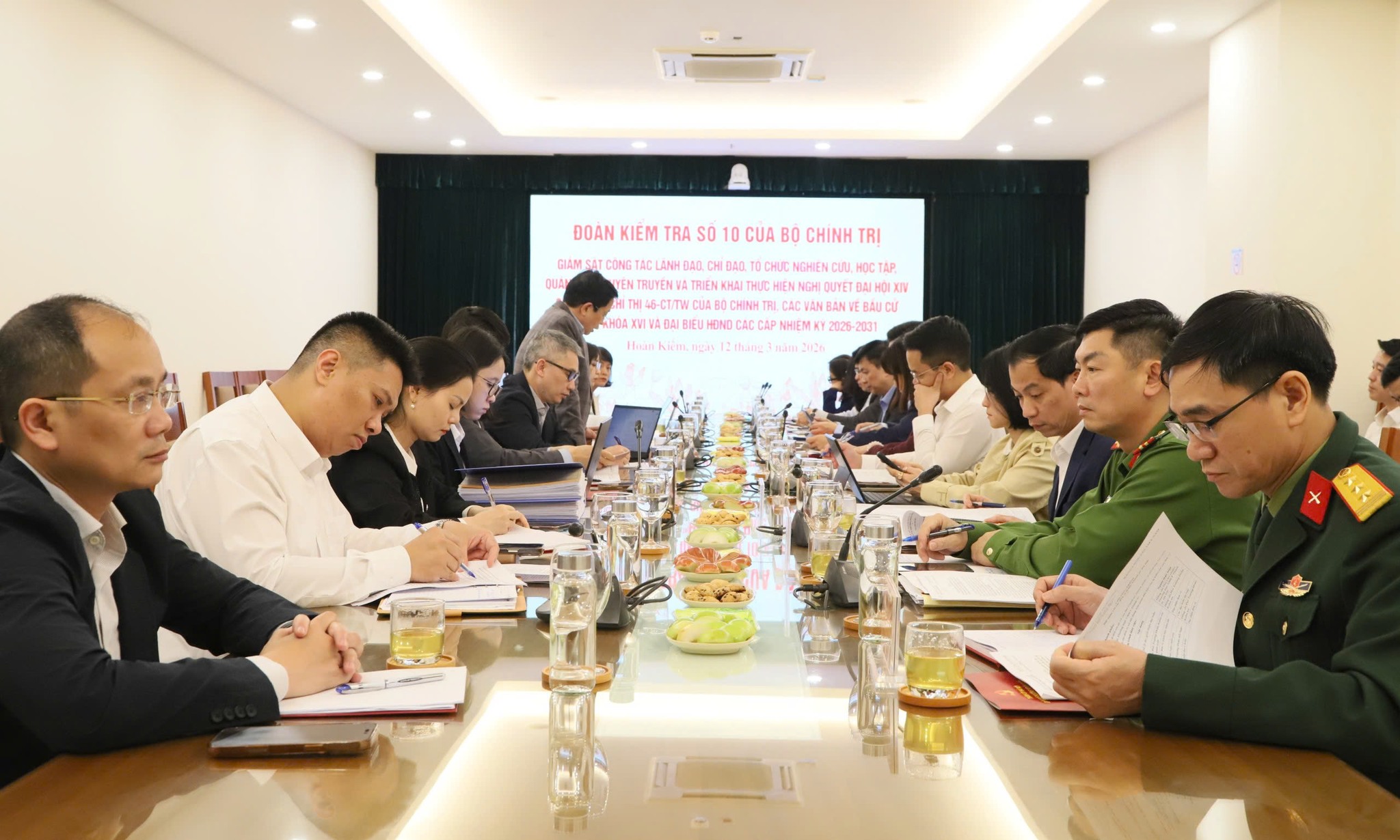 ĐOÀN KIỂM TRA SỐ 10 CỦA BỘ CHÍNH TRỊ LÀM VIỆC TẠI PHƯỜNG HOÀN KIẾM.