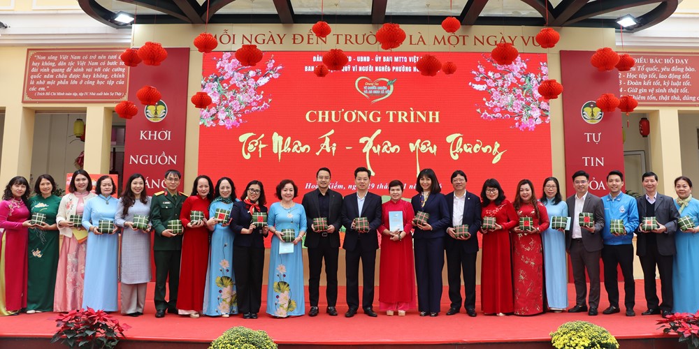 Hội LHPN phường Hoàn Kiếm tưng bừng thi gói bánh chưng, lan tỏa yêu thương nhân dịp Tết Nguyên đán Bính Ngọ